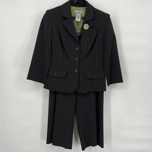 Breakin Loose Y2K Lime Green Pinstripe Capri Suite EUC‎ size 8 🎄